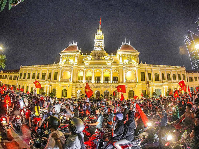 Sự kỳ vọng qu&aacute; lớn của người h&acirc;m mộ khiến HLV Park Hang-seo nghĩ rằng bằng mọi gi&aacute; phải v&ocirc; địch AFF Cup 2018. Ảnh: HUY PHẠM