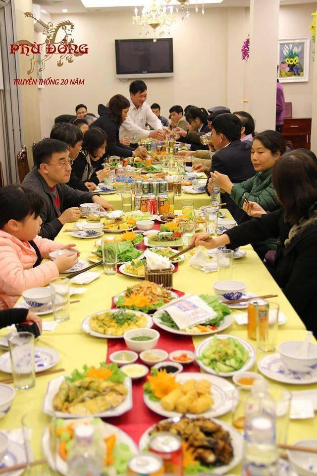 Một buổi tiệc tất niên tại Nhà hàng Phù Đổng.