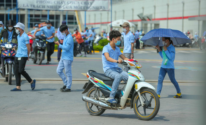 Nhiều người ra về trong tâm trạng lo lắng