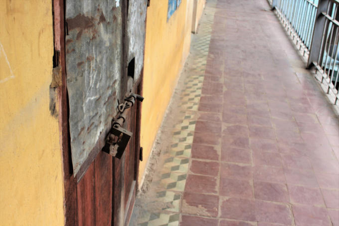 Tuy nhi&ecirc;n, theo quan s&aacute;t của ch&uacute;ng t&ocirc;i, c&aacute;c ph&ograve;ng ốc ở đ&acirc;y đều bị kh&oacute;a k&iacute;n v&agrave; c&oacute; vẻ l&acirc;u rồi chưa được sử dụng.