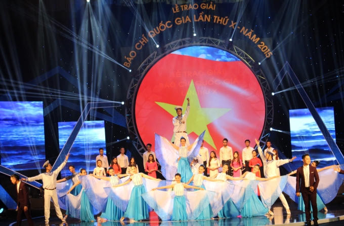 Chương trình văn nghệ tại Lễ trao giải Báo chí Quốc gia.