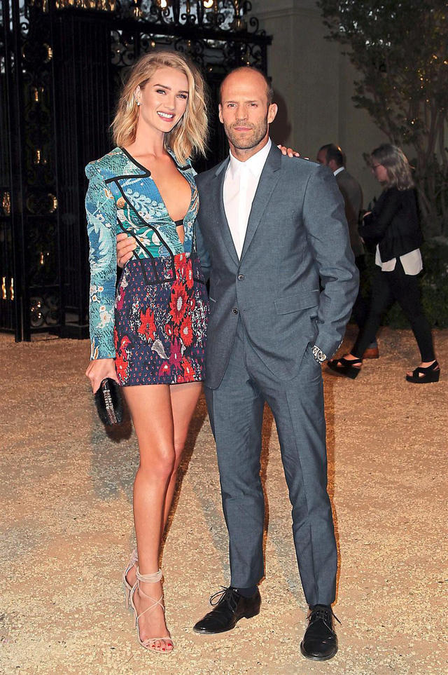 Tài tử Jason Statham bên bạn đời - người mẫu Rosie Huntington-Whiteley.