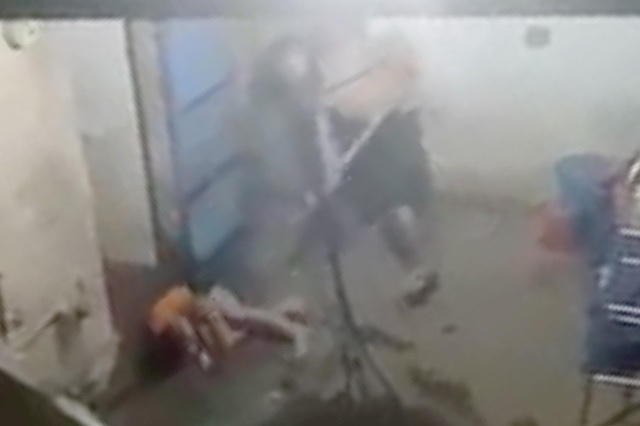 cha-danh-con-1-16501228