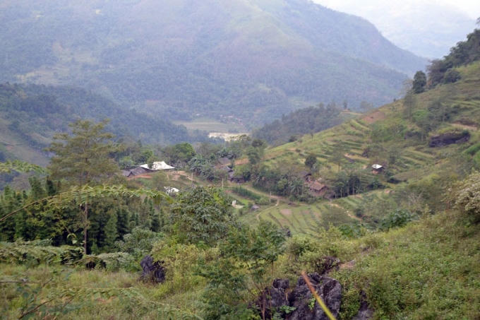 Bản l&agrave;ng, nơi được cho l&agrave; c&oacute; h&agrave;ng loạt đứa trẻ c&oacute; hai...