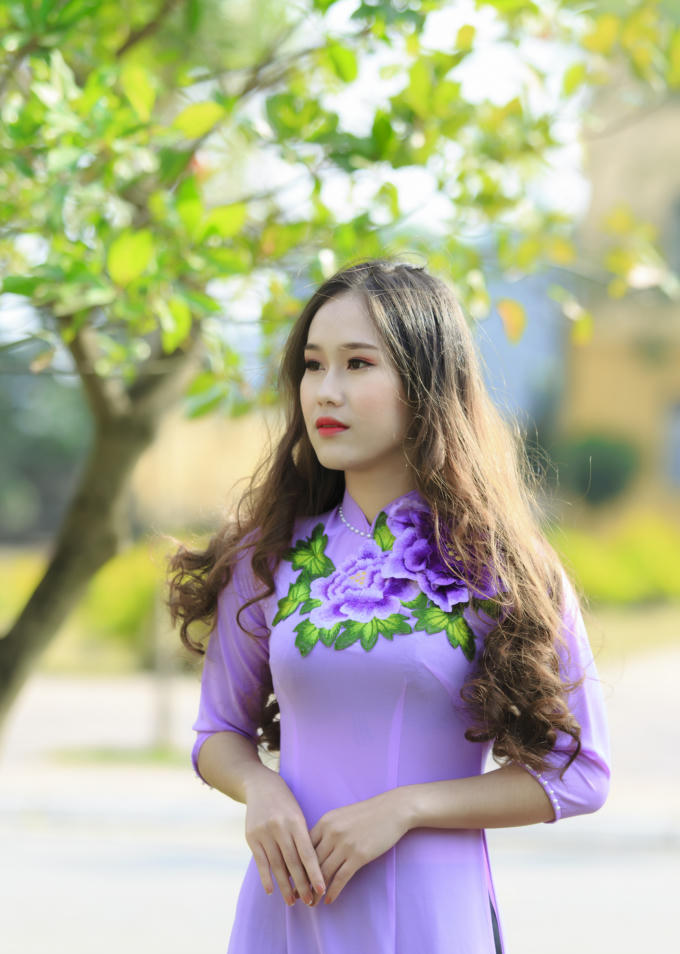 Thí sinh Trần Hương Trà – SBD: 09 – Sinh viên chuyên ngành Báo Truyền hình, Khoa Báo chí Thí sinh Lý Kiều Oanh – SBD: 12 – Sinh viên chuyên ngành Báo Truyền hình, Khoa Báo chí