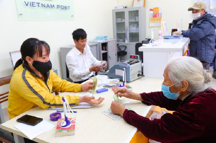 Bảo hiểm xã hội (BHXH) TP Hà Nội chi quà Tết Nguyên đán Bính Ngọ 2026 cho người hưởng lương hưu, trợ cấp mất sức lao động hằng tháng.