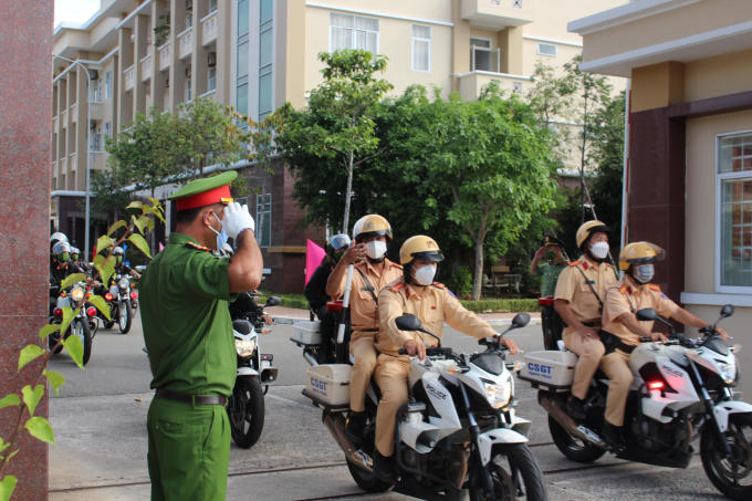 Bảo đảm trật tự an toàn giao thông đường bộ và trật tự an toàn xã hội.