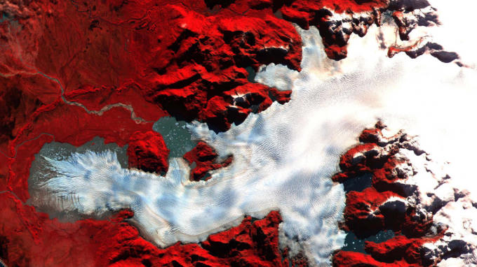 Patagonia, Chile: Hình ảnh một tấm băng ở Northern Patagonia có các màu được gán - với thực vật màu đỏ - để đo kích thước của sông băng theo thời gian.