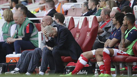 HLV Arsenal lần đầu tiên cùng Arsenal phải xuống Europa League thi đấu.