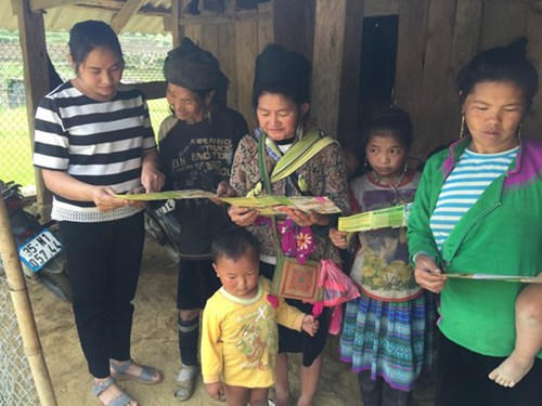 Tuyên truyền cho người dân về sốt phát ban