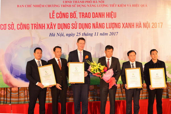 T&ograve;a nh&agrave; EVN được c&ocirc;ng nhận ứng dụng hiệu quả Năng lượng xanh