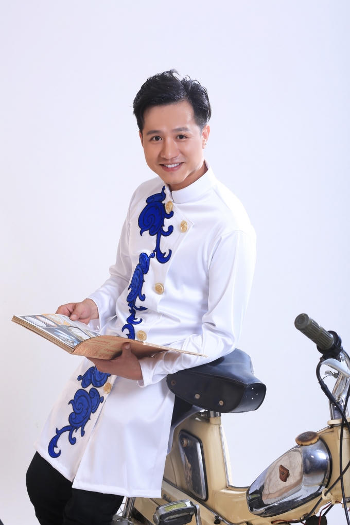 Huỳnh Tiến Khoa chia sẻ anh phải đấu tranh tâm lý gay gắt với quyết định thay đổi nghệ danh này, vì gần như sẽ phải làm lại từ đầu