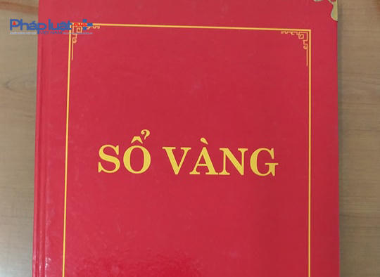 Lập sổ Vàng thu tiền trái quy định đối với học sinh trái tuyến tại trường Tiểu học Nguyễn Văn Trỗi, phường Ngọc Trạo, TP Thanh Hóa. (Ảnh: Anh Thắng)