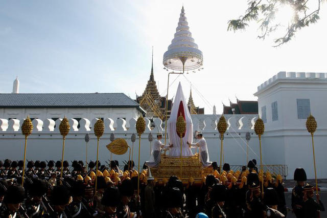 Người sẽ châm lửa bắt đầu lễ hỏa thiêu thi hài Quốc vương Thái Lan Bhumibol Adulyadej là vua Maha Vajiralongkorn, con trai và là người thừa kế ngai vàng của cố vương.