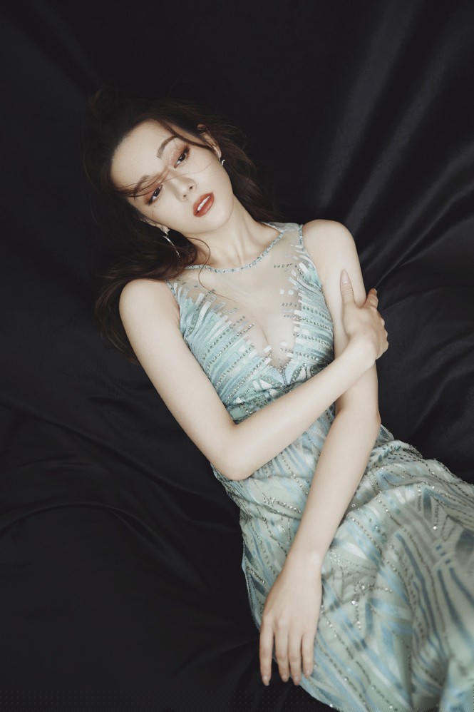 ‘Mỹ nhân Tân Cương’ Địch Lệ Nhiệt Ba khoe vòng một căng tràn gây sốt - ảnh 5