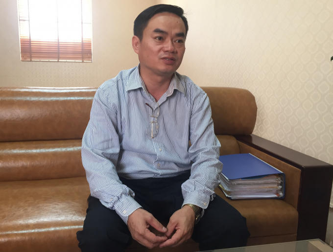 Ông Trần Văn Hà, Hiệu trưởng Trường Tiểu học Nam Trung Yên.