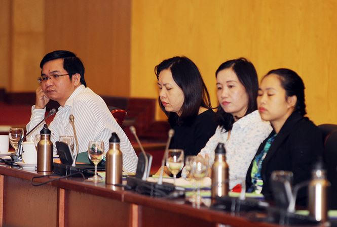 Bộ TN&amp;amp;amp;MT đ&atilde; thay thế chai nhựa d&ugrave;ng một lần bằng chai kim loại d&ugrave;ng nhiều lần trong c&aacute;c cuộc họp. Ảnh: Ho&agrave;ng Minh ​.