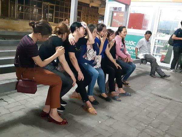 Người nhà bệnh nhân đau xót trước sự ra đi đột ngột của anh C. (ảnh: internet)
