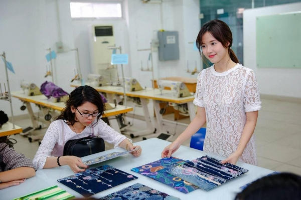 Nữ diễn vi&ecirc;n Midu ch&iacute;nh thức l&agrave;m nghề