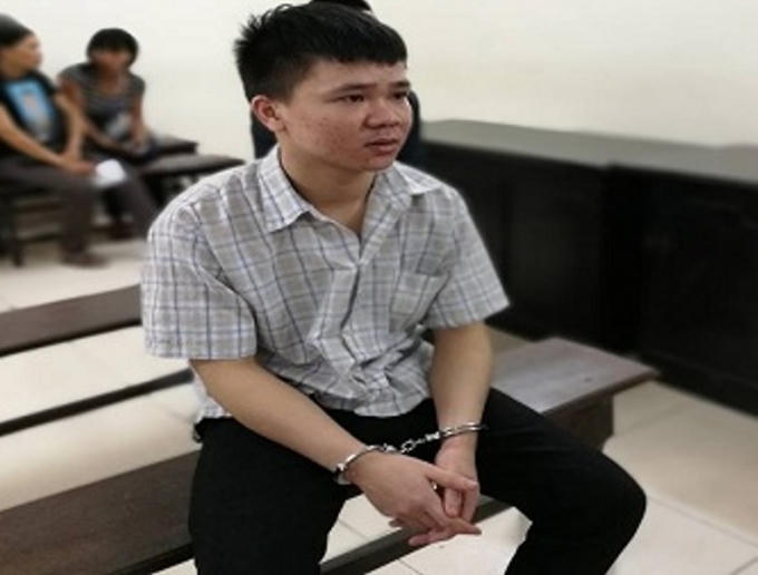 Oanh trước vành móng ngựa trong phiên xét xử.