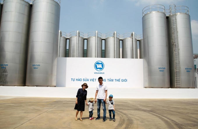 Hệ thống bồn lạnh có dung tích lớn chứa được hơn 1450 tấn sữa tươi tại Nhà máy sữa của VN của Vinamilk. Từ hệ thống bồn này sẽ đưa sữa tươi nguyên liệu vào sản xuất và đến tay người tiêu dùng sau đó.