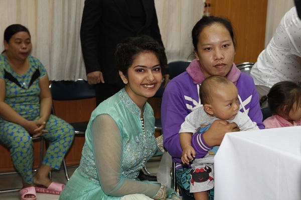 Avika Gor làm từ thiện tại bệnh viện Chợ Rẫy