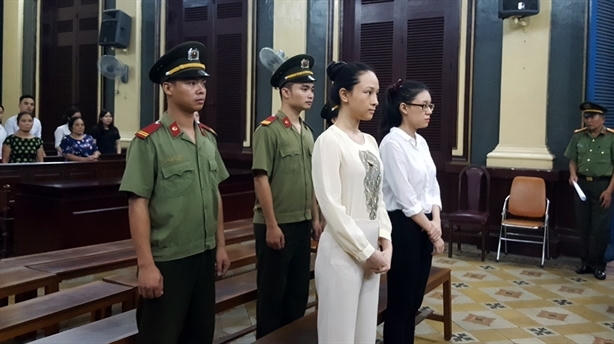 Điều đáng chú ý chính là nhan sắc thần thái của Hoa hậu người Việt tại Nga Trương Hồ Phương Nga.