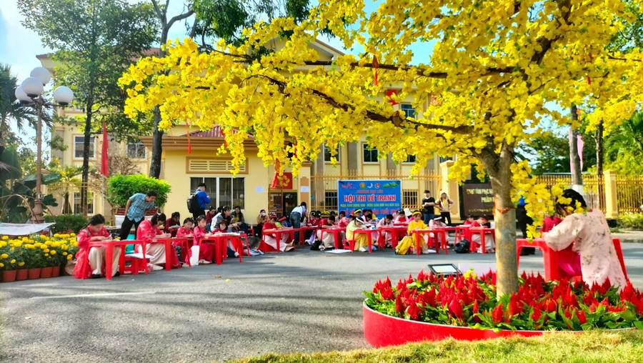 Những nét vẽ hồn nhiên, trong trẻo, gửi gắm ước mơ tuổi thơ tại hội thi “Sắc Xuân tuổi thơ”.