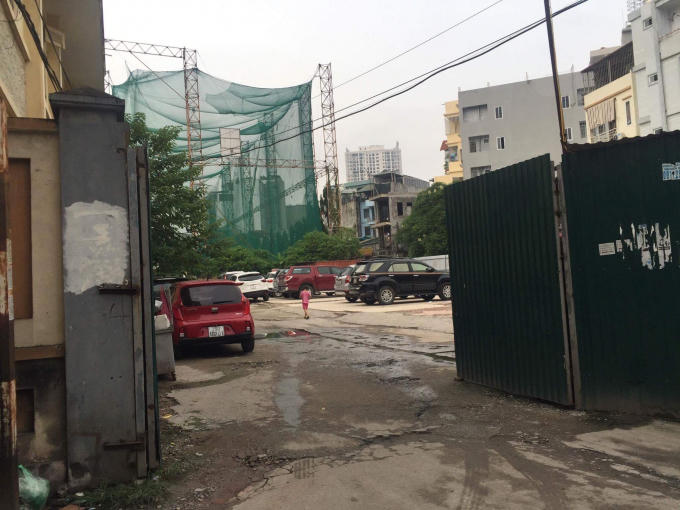 Dự án 1500m2 mở rộng trường cấp THCS Yên Hoà cũng bị biến thành bãi trông xe