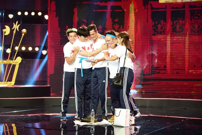 Gil L&ecirc; l&uacute;ng t&uacute;ng khi Trấn Th&agrave;nh tr&ecirc;u chọc chuyện bị &eacute;p lấy chồng