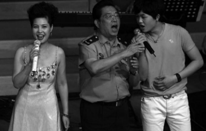 Lý Thiên Nhất và cha mẹ.