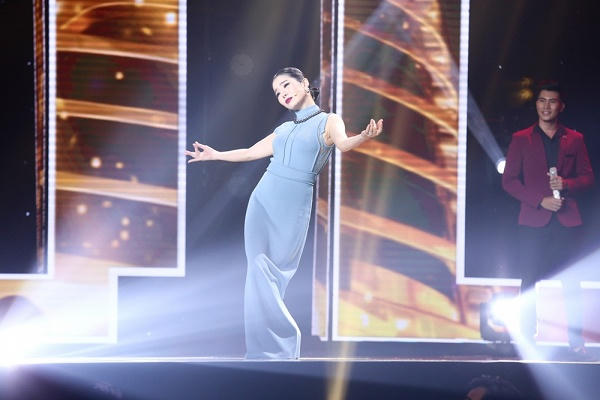 Thần tượng Bolero 2017 tập 5: “Chết cười” với màn đọ catwalk của 4 HLV với hotboy 1m8