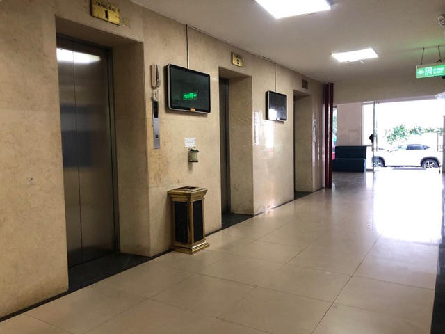 Thang máy tòa nhà N03 Chung cư 25 Lạc Trung (Ảnh: Nguyễn Trường).