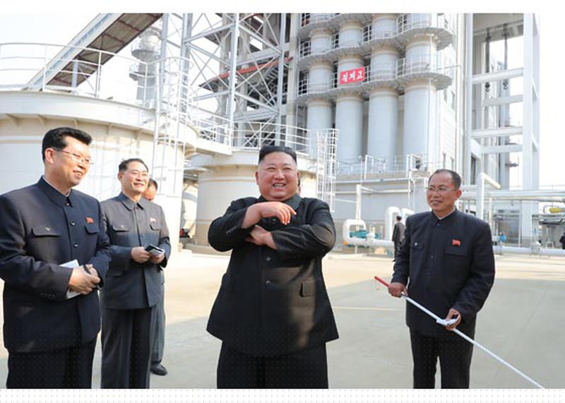 Ông Kim đi thị sát nhà máy