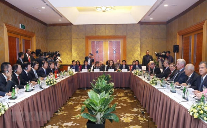 Phó Thủ tướng Trịnh Đình Dũng cho biết, doanh nghiệp Việt Nam quan tâm và mong muốn Chính phủ hai nước thực sự tạo điều kiện thuận lợi để triển khai các hợp đồng cung cấp hàng hóa, các dự án đầu tư tại Cuba trong lĩnh vực ưu tiên như: nông nghiệp, hàng tiêu dùng, vật liệu xây dựng, khách sạn và dịch vụ du lịch, năng lượng sạch, truyền thông, y tế, sinh dược…(Ảnh: TTXVN)./.