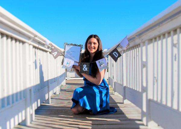 Chia sẻ với New York Post, Angie Hamouie cho biết c&ocirc; dự định sẽ tổ chức một bữa tiệc để giới thiệu với gia đ&igrave;nh v&agrave; bạn b&egrave; của m&igrave;nh về người chồng đặc biệt n&agrave;y v&agrave;o ng&agrave;y 13/5 tới đ&acirc;y, trong buổi lễ tốt nghiệp của m&igrave;nh. (Ảnh:&nbsp;Angie Hamouie)