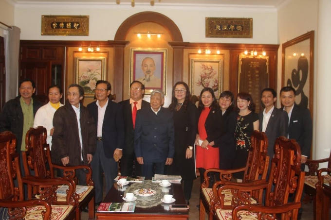 Sáng nay, ông Hàn Đức Long, người từng bị ngồi tù oan 11 năm đã có dịp đến gặp gỡ và cảm ơn bác nguyên Tổng Bí thư Lê Khả Phiêu.