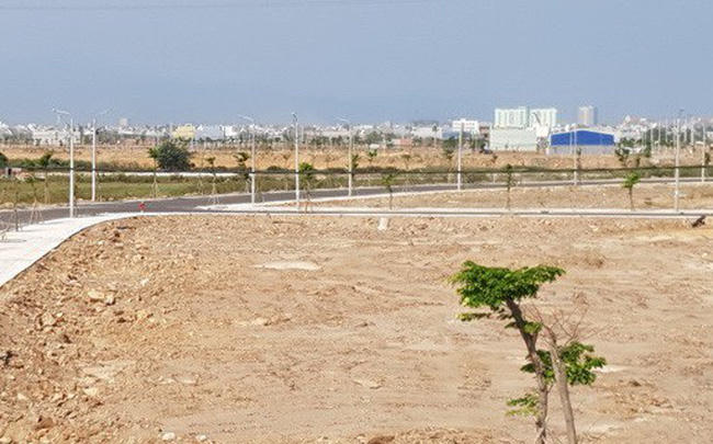 Những tháng đầu năm 2019, đất nền một số khu vực Tây Bắc Đà Nẵng, khu vực lân cận với Quảng Nam bỗng dưng "dậy sóng" do cò đất náo loạn, tuy nhiên sau khi có sự vào cuộc mạnh mẽ của chính quyền địa phương, tình trạng "nóng" đã hạ nhiệt.