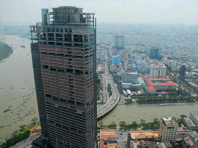 Cao ốc Sài Gòn One Tower, quận 1, TP.HCM là một trong những dự án bị VAMC siết nợ năm 2017. Ảnh: HTD
