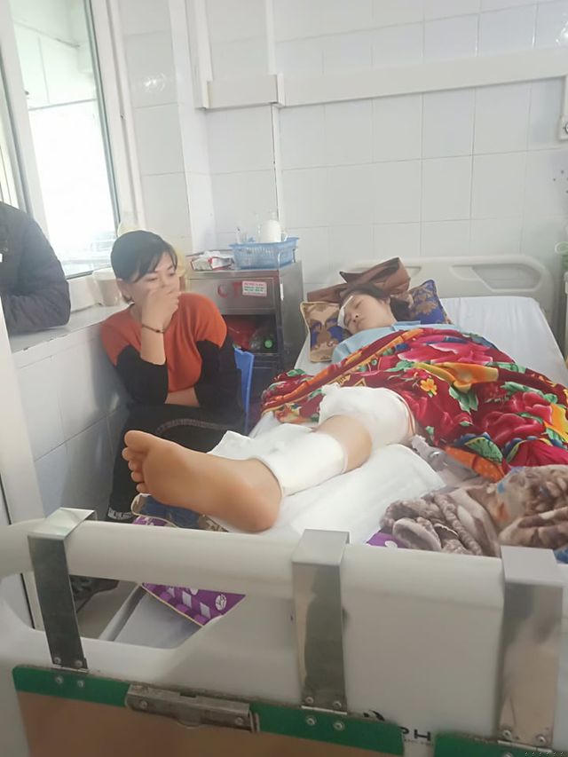 Sau khi bị xe tông, cháu Dương bị thương nặng phải điều trị tại Bệnh viện Đa khoa tỉnh Thanh Hóa.