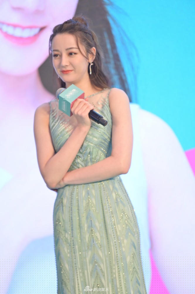 ‘Mỹ nhân Tân Cương’ Địch Lệ Nhiệt Ba khoe vòng một căng tràn gây sốt - ảnh 3