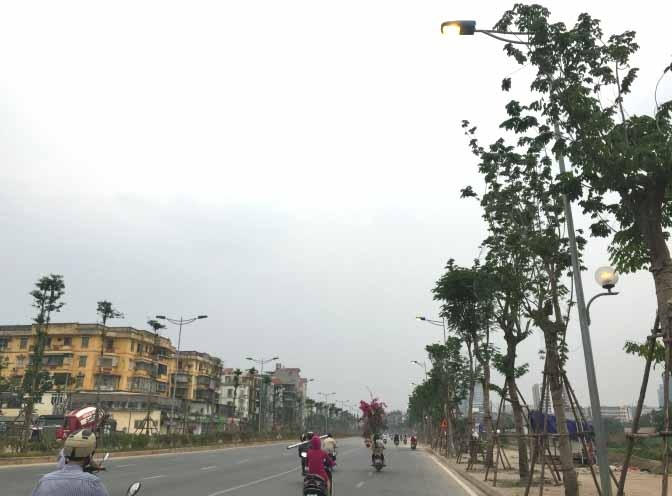 Các cơ quan hữu quan cần nhanh chóng vào cuộc xử lý hiện tượng đèn chiếu sáng giữa ban ngày trên đường Võ Chí Công.