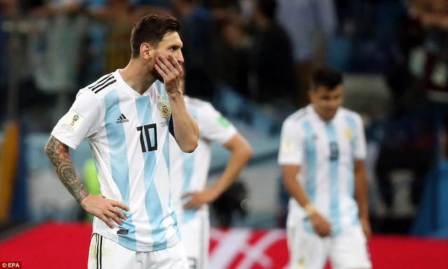 Nỗi buồn của Messi, anh đ&atilde; kh&ocirc;ng thể gi&uacute;p Argentina tr&aacute;nh trận thua đậm