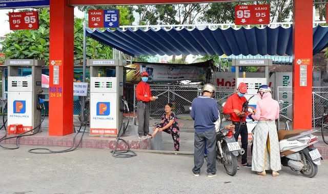 Nhiều cây xăng ở TPHCM đã không còn bán xăng Ron 92.