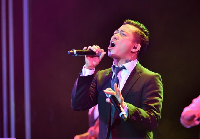 Mini live show của Tuấn Hưng diễn ra vào tối ngày 24/6 tại sân khấu ca nhạc mới của Hà Nội là Star Galaxy. Ngô Chí Lan đóng vai trò biên tập trong khi nhạc sĩ Tú Dưa giữ trọng trách đạo diễn của chương trình.