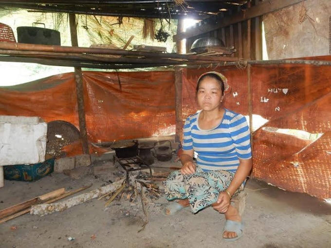 Mẹ của nữ sinh đau xót trước cái chết của con gái.