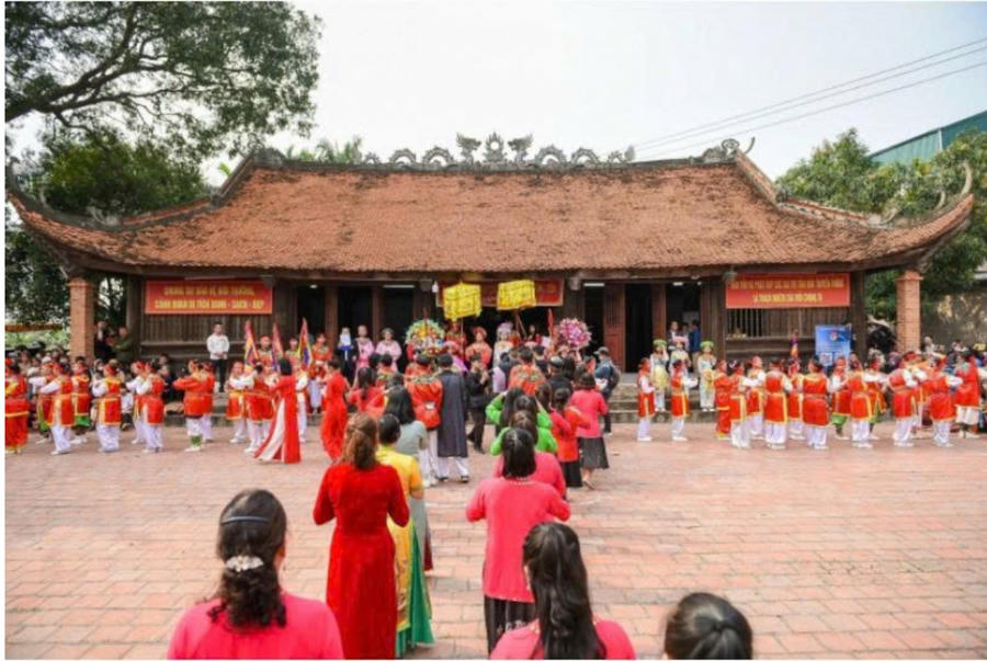 Thôn Đường Yên xưa có tên là Kim Hoa, gọi Nôm là Kim Con, thuộc vùng đất cổ Đông Ngàn, tỉnh Bắc Ninh trước đây, nay thuộc xã Thư Lâm, thành phố Hà Nội