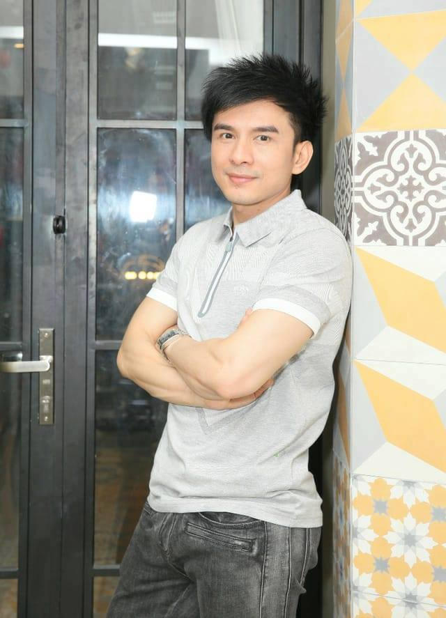 Đan Trường một thời “kiếp ve sầu” nay viên mãn bên vợ đẹp con ngoan