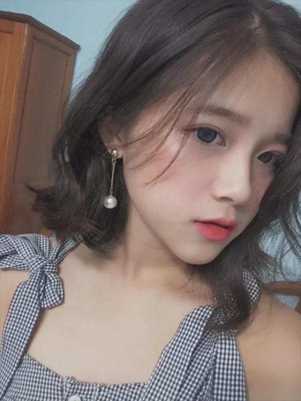 Nữ sinh 10x trường chuyên khó xử vì quá giống “hot girl hạnh kiểm xấu”