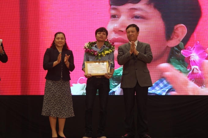 Nhóm loại hình PT - TH, giải nhất thuộc về tác giả Trần Bá Duy (VOV2 - Đài Tiếng nói Việt Nam) với loạt tác phẩm 3 kỳ "Lao động di cư - hoang vắng làng quê, nhọc nhằn nơi phố thị".